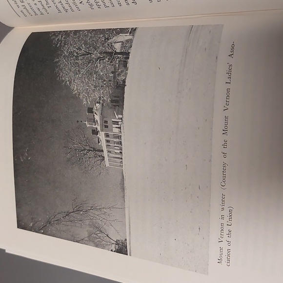 Book by Flexner, "Washington The Indispensable Man". - Picture 7 of 9